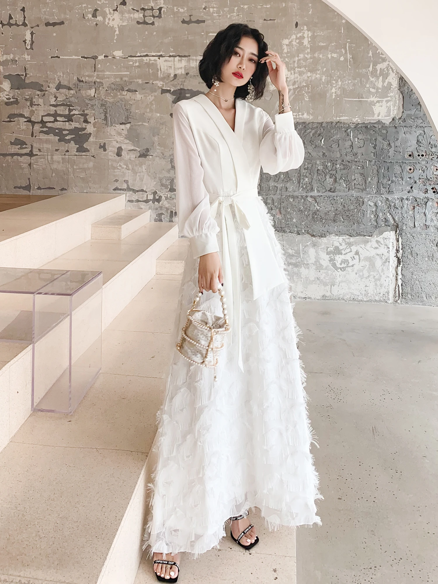 Белое вечернее платье Ele для женщин, свадебное, длинное, в пол, бальное, с рукавами-фонариками, на молнии, с V-образным вырезом
Белое вечернее платье Ele для женщин, свадебное, длинное, в пол, бальное, с рукавами-фонариками, на молнии, с V-образным вырезом