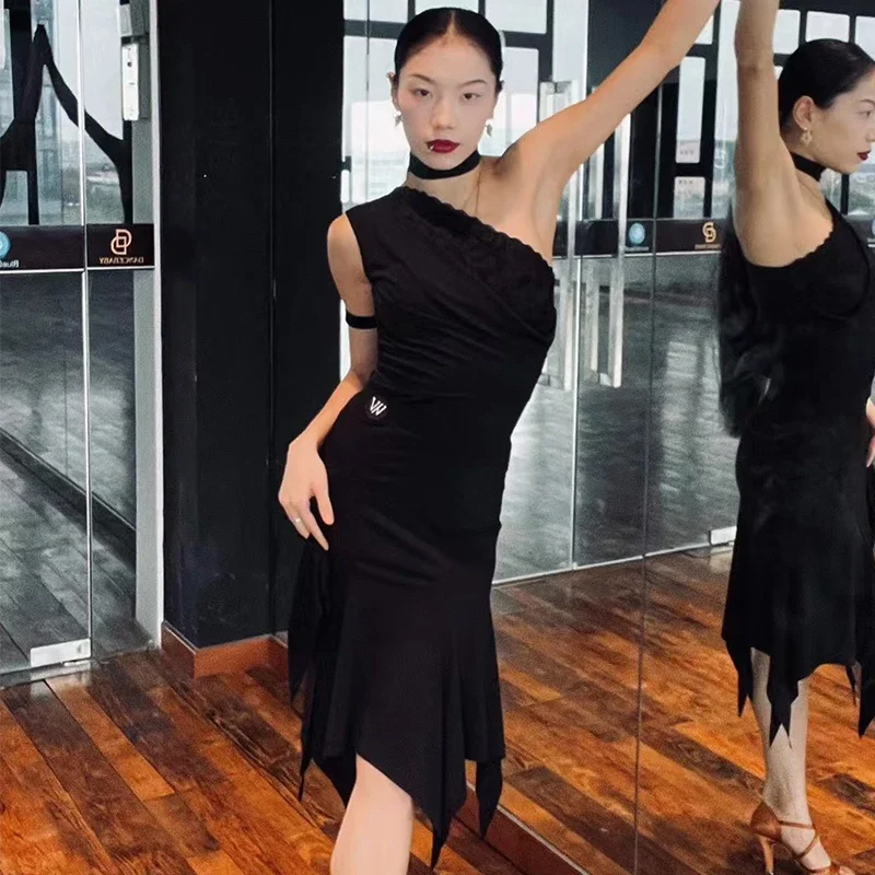 Summer Latin Dance Clothes Women Slant Shoulder Black Lace Tops Irregular Skirt Rumba Cha Cha Dance Practice Clothing DNV22435
Summer Latin Dance Clothes Women Slant Shoulder Black Lace Tops Irregular Skirt Rumba Cha Cha Dance Practice Clothing DNV22435