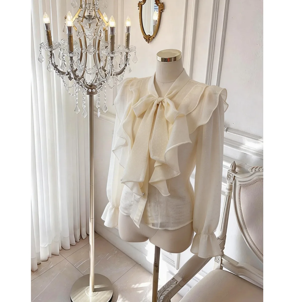 Elegant Long Sleeve Velvet Shirt Women's Pearl Button Hemmed Blouse Fashionable Simple Court Style Original Design Polyester
Elegant Long Sleeve Velvet Shirt Women's Pearl Button Hemmed Blouse Fashionable Simple Court Style Original Design Polyester