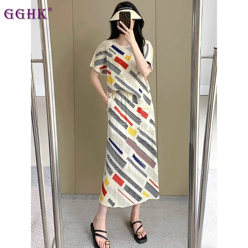 GGHK Women Suit Round Neck Short-sleeved Vintage Print T-shirt High Waist Casual Loose Big Yards Skirt 2025 Summer New Female
GGHK Women Suit Round Neck Short-sleeved Vintage Print T-shirt High Waist Casual Loose Big Yards Skirt 2025 Summer New Female