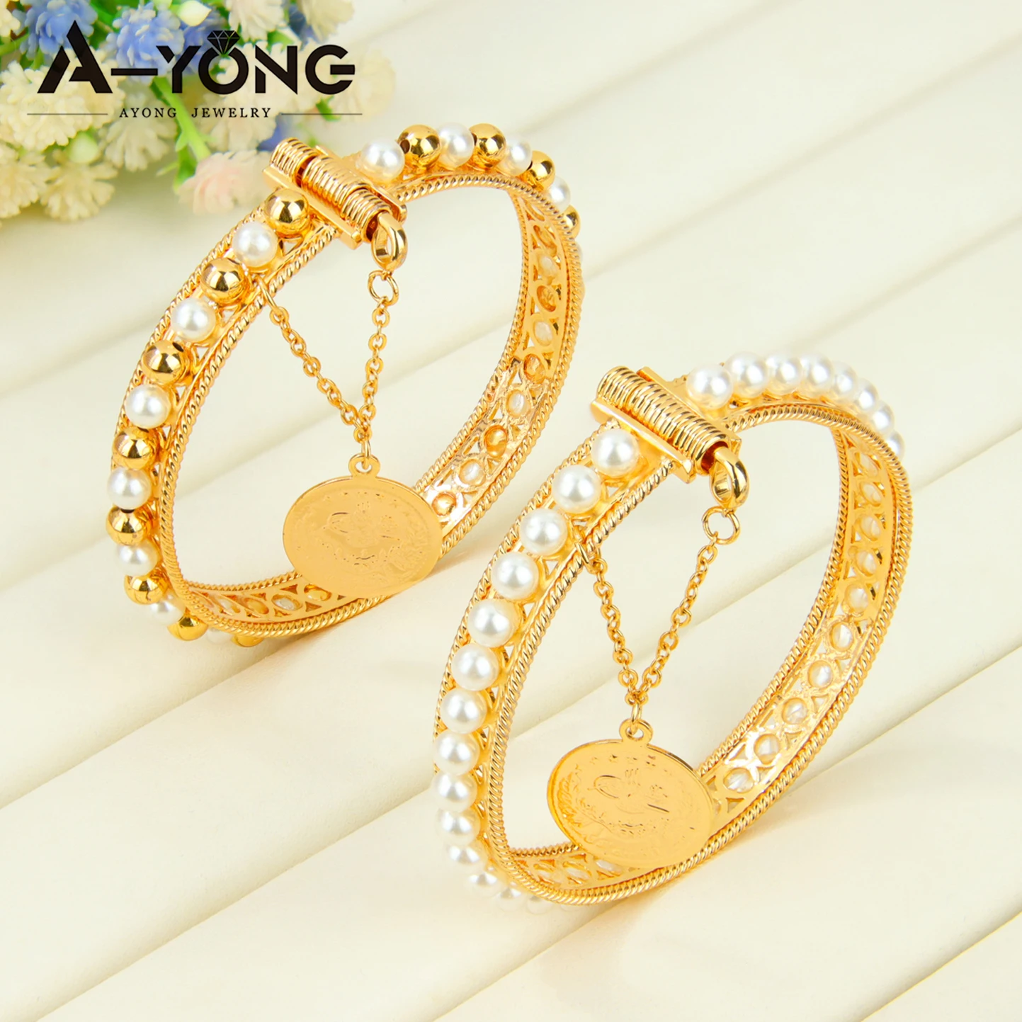 Dubai Fashion Gold Plated Pearls Bracelet 21k Gold Plated Italian Elegant Geometric Open Bangles Saudi Arabia Premium Jewelry
Dubai Fashion Gold Plated Pearls Bracelet 21k Gold Plated Italian Elegant Geometric Open Bangles Saudi Arabia Premium Jewelry