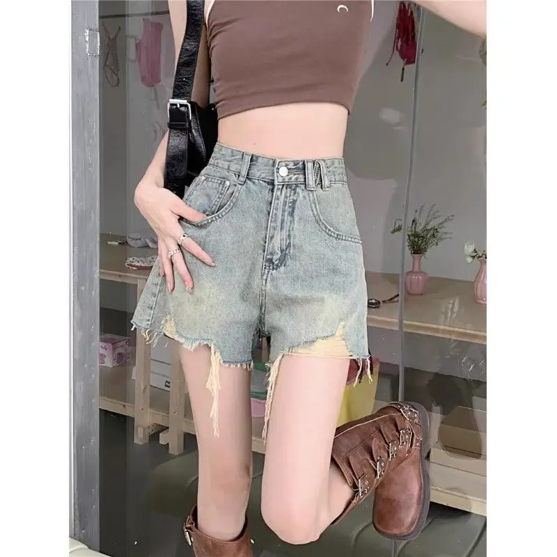 Women's Denim Light Blue Vintage Jeans Female Shorts Cowboy Short Pants Summer Ladies High Waist Design Loose Cowboy Jeans Q389
Women's Denim Light Blue Vintage Jeans Female Shorts Cowboy Short Pants Summer Ladies High Waist Design Loose Cowboy Jeans Q389