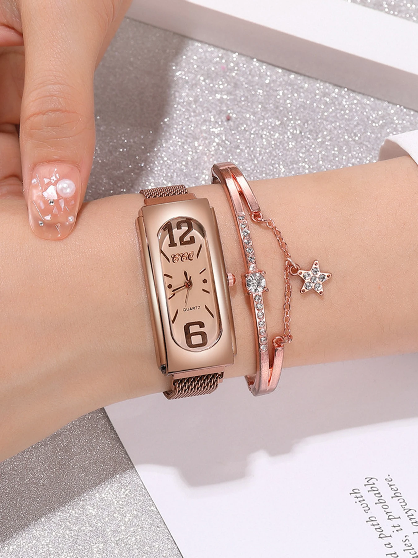 «Магнитный миланский ремешок с прямоугольным цифровым циферблатом, женские магнитные часы и повседневный комплект браслетов».
«Магнитный миланский ремешок с прямоугольным цифровым циферблатом, женские магнитные часы и повседневный комплект браслетов».