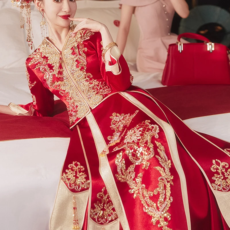 Chinese Style Bride Wedding Dress Qipao Classic Tradition Cheongsam Marriage Dress Suit Exquisite Embroidery Tang Suit Clothing
Chinese Style Bride Wedding Dress Qipao Classic Tradition Cheongsam Marriage Dress Suit Exquisite Embroidery Tang Suit Clothing