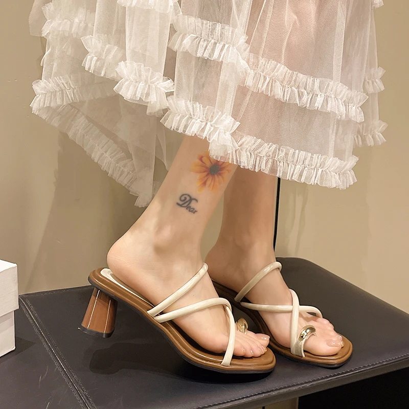 Party Concise Metal Clip Toe Slippers: Stylish Thick Heels Mules Shoes for Summer and Autumn Casual Wear
Party Concise Metal Clip Toe Slippers: Stylish Thick Heels Mules Shoes for Summer and Autumn Casual Wear