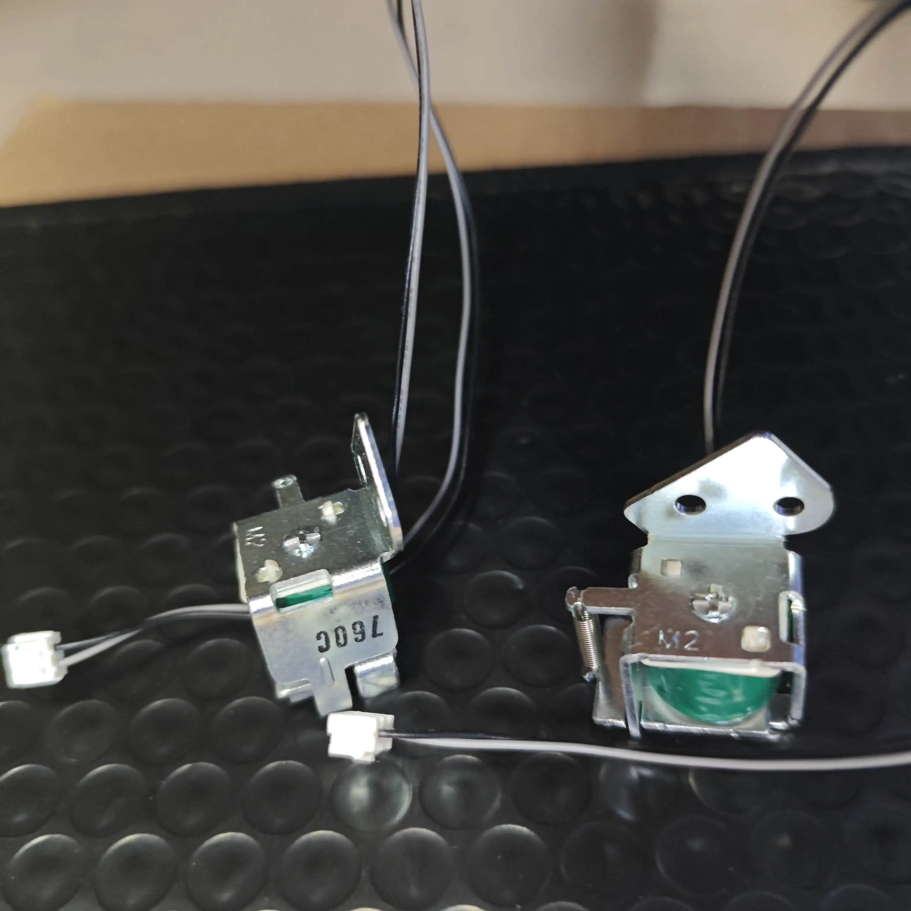 5 шт. оригинальный соленоид JC33-00028D для Samsung CLP-415 4175 4195 1860 1861 680 CLX-6260 3010 3060 2680 основной соленоид двигателя
5 шт. оригинальный соленоид JC33-00028D для Samsung CLP-415 4175 4195 1860 1861 680 CLX-6260 3010 3060 2680 основной соленоид двигателя