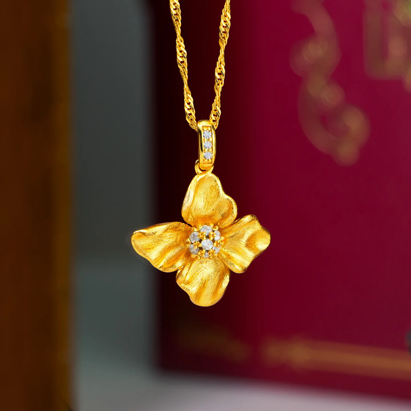 New ancient method 24K real gold point diamond pleated flower pendant 9999 women's niche design simple necklace pendant
New ancient method 24K real gold point diamond pleated flower pendant 9999 women's niche design simple necklace pendant