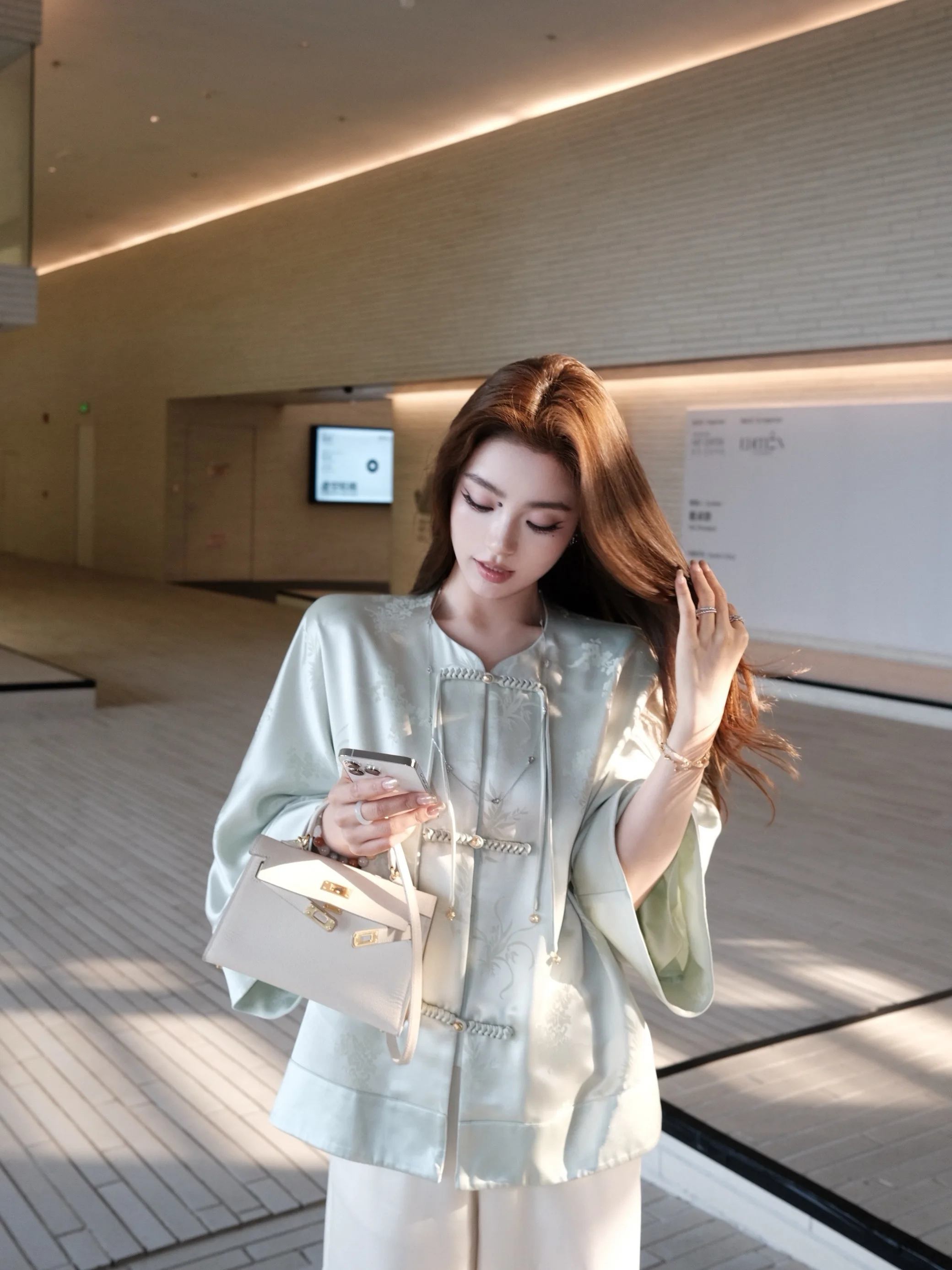 Lilylikes New Chinese Style Soft Perfume Vine Acetate Embroidery Casual Short Outerwear Women's Fashion Spring 2026
Lilylikes New Chinese Style Soft Perfume Vine Acetate Embroidery Casual Short Outerwear Women's Fashion Spring 2026
