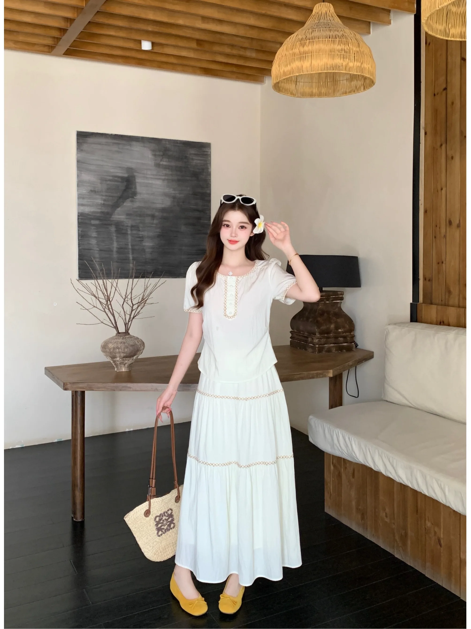 Bohemian Style plus Size Summer Outfit Slimming Top Half Skirt Luxury Two-Piece Set Women's Fashion Casual A-Line Skirt
Bohemian Style plus Size Summer Outfit Slimming Top Half Skirt Luxury Two-Piece Set Women's Fashion Casual A-Line Skirt