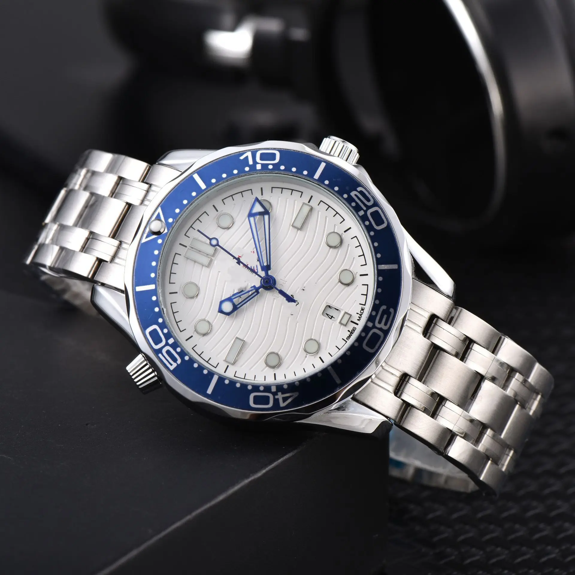 High Quality Men's Steel Strip 3-pin Fully Automatic Mechanical Watch
High Quality Men's Steel Strip 3-pin Fully Automatic Mechanical Watch