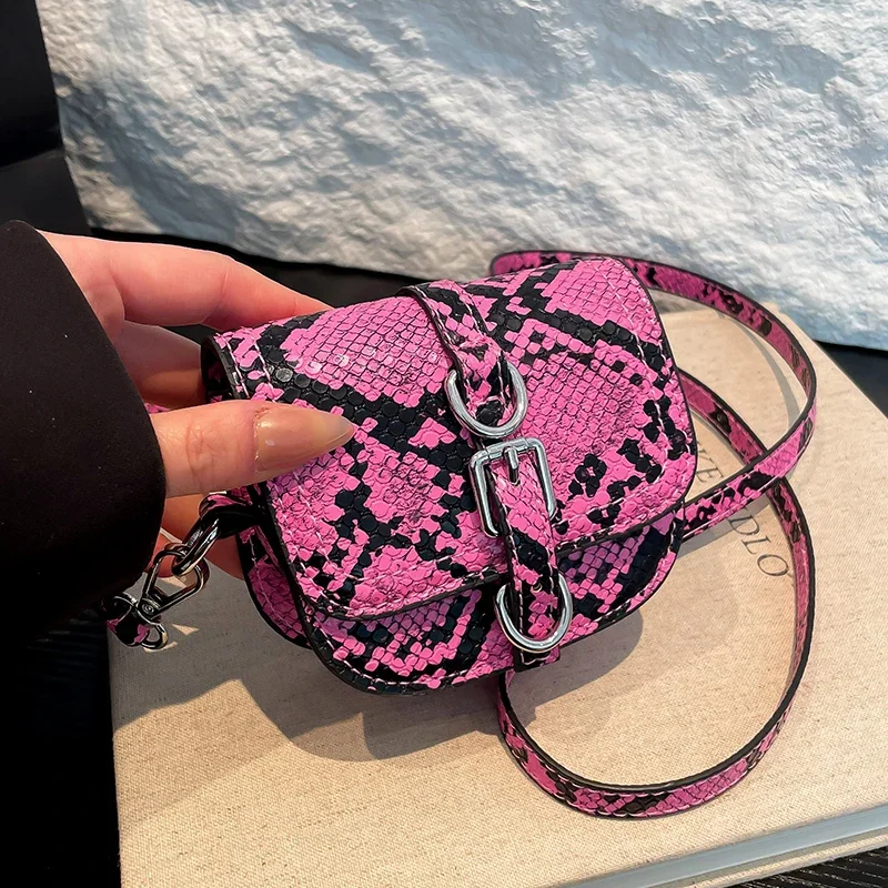 Super Mini Crossbody Bag For Women 2025 Luxury Brand Serpentine Semicircle Saddle Bag Pu Leather Handbag Fashion Sling Bag Khaki
Super Mini Crossbody Bag For Women 2025 Luxury Brand Serpentine Semicircle Saddle Bag Pu Leather Handbag Fashion Sling Bag Khaki