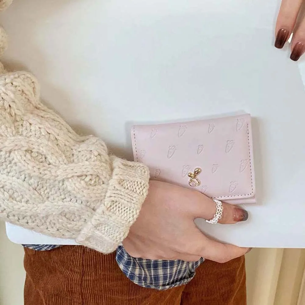Portable Cartoon Rabbit Purses Carrot Printed PVC Lady Short PU Wallet Waterproof Snap Button Triple Fold Card Bag Work
Portable Cartoon Rabbit Purses Carrot Printed PVC Lady Short PU Wallet Waterproof Snap Button Triple Fold Card Bag Work
