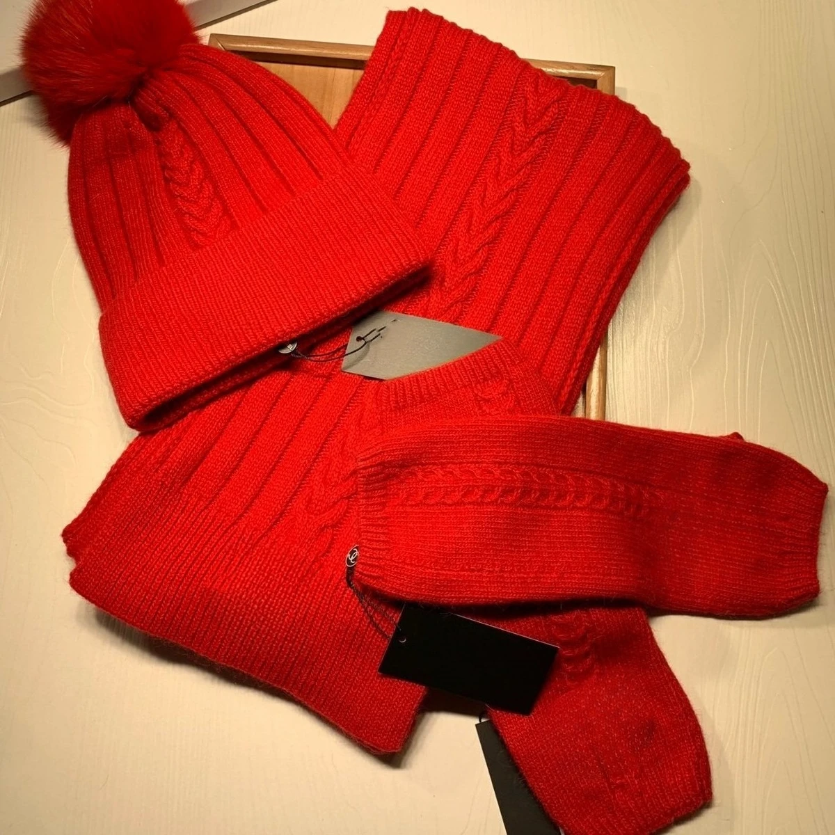 Brand Designer C 2025 New Scarf Knitted Three-piece Hat, Scarf and Gloves for Men and Women in Winter Windproof and Warm
Brand Designer C 2025 New Scarf Knitted Three-piece Hat, Scarf and Gloves for Men and Women in Winter Windproof and Warm