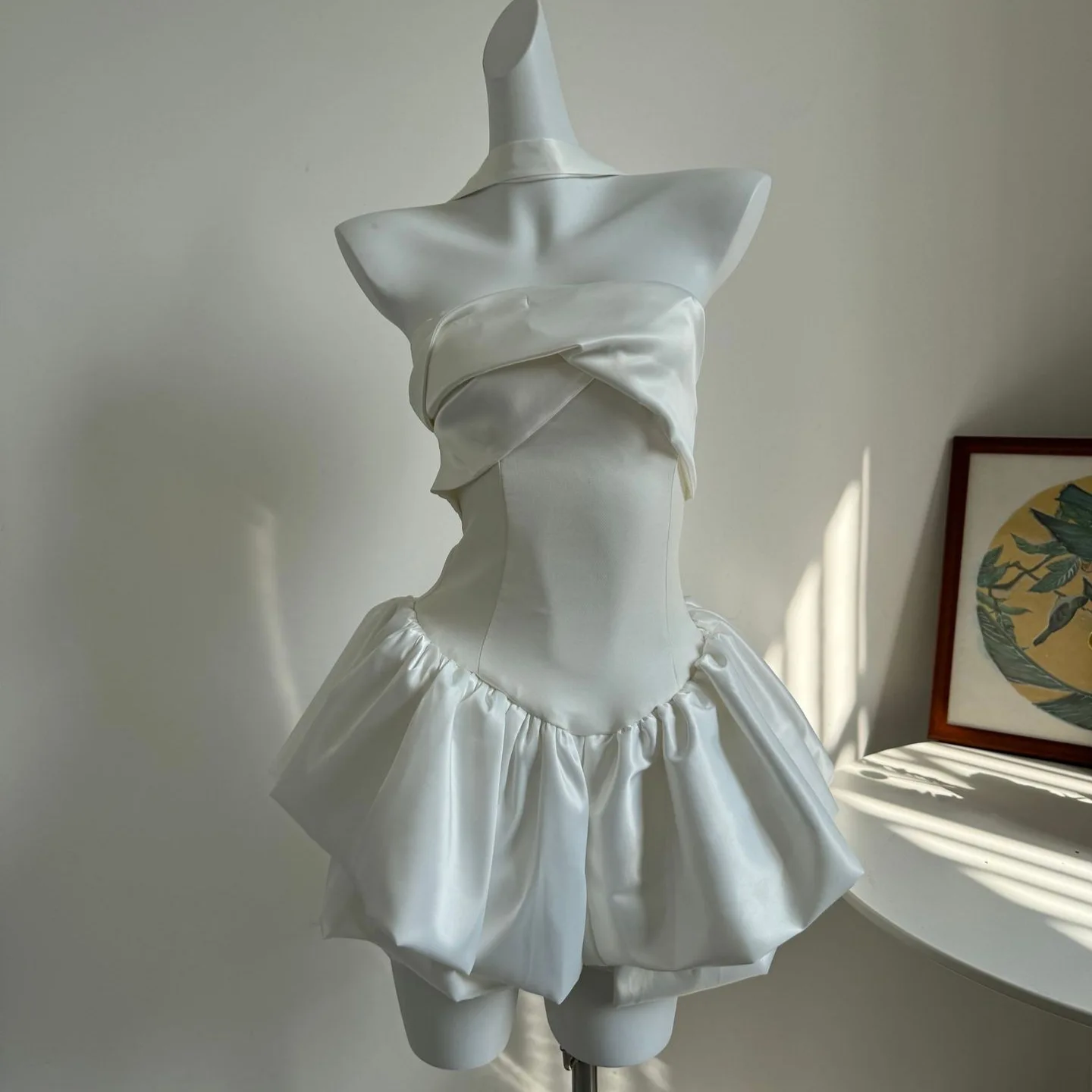 Niche design pure white neck off-the-shoulder slim tube top dress birthday dress
Niche design pure white neck off-the-shoulder slim tube top dress birthday dress