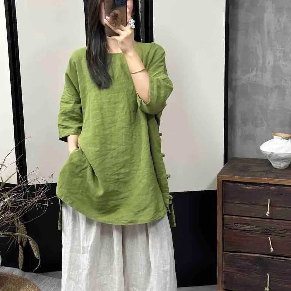 Women's Mid-Length T-Shirt Cotton Linen Base Shirt Button-Up Slit Design Summer New Style Commute Style Artistic Edition
Women's Mid-Length T-Shirt Cotton Linen Base Shirt Button-Up Slit Design Summer New Style Commute Style Artistic Edition