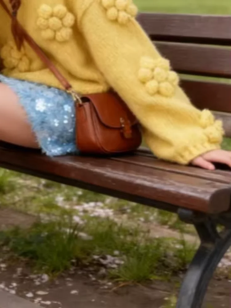 Yellow Flower Knitted Sweater Women's O-neck Long Sleeve Loose Short Pullover 2025 Autumn Winter New Commute Street Knitwear Top
Yellow Flower Knitted Sweater Women's O-neck Long Sleeve Loose Short Pullover 2025 Autumn Winter New Commute Street Knitwear Top