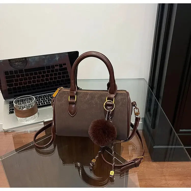2026 Korean Retro Women's Soft Leather Shoulder Crossbody Bag Fashionable Casual Pillow Design Portable Versatile Handbag
2026 Korean Retro Women's Soft Leather Shoulder Crossbody Bag Fashionable Casual Pillow Design Portable Versatile Handbag