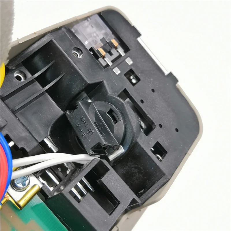 Car Overhead Reading Light Sunroof Switch GJ6R-69-970 For Mazda 6 GG 3 BK Mazda 5 CX-7 Console Dome Lamp BBM6-69-970B-75
Car Overhead Reading Light Sunroof Switch GJ6R-69-970 For Mazda 6 GG 3 BK Mazda 5 CX-7 Console Dome Lamp BBM6-69-970B-75