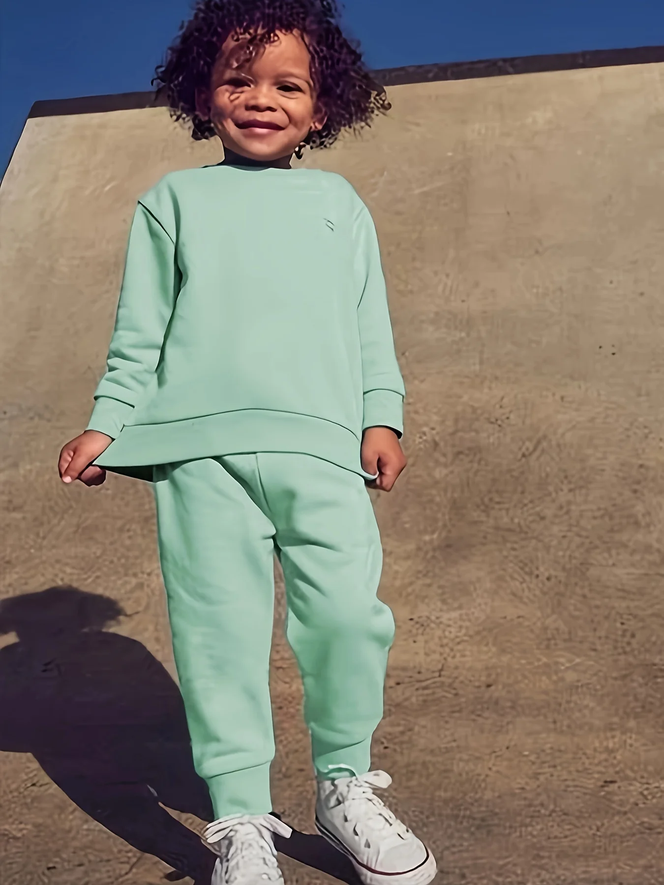 Children's Basic Solid Color Casual Two-Piece Set, Simple Round-Neck Long-Sleeve Sweatshirt with Elastic Cuffs and Jogger Sweatpants Set
Children's Basic Solid Color Casual Two-Piece Set, Simple Round-Neck Long-Sleeve Sweatshirt with Elastic Cuffs and Jogger Sweatpants Set
