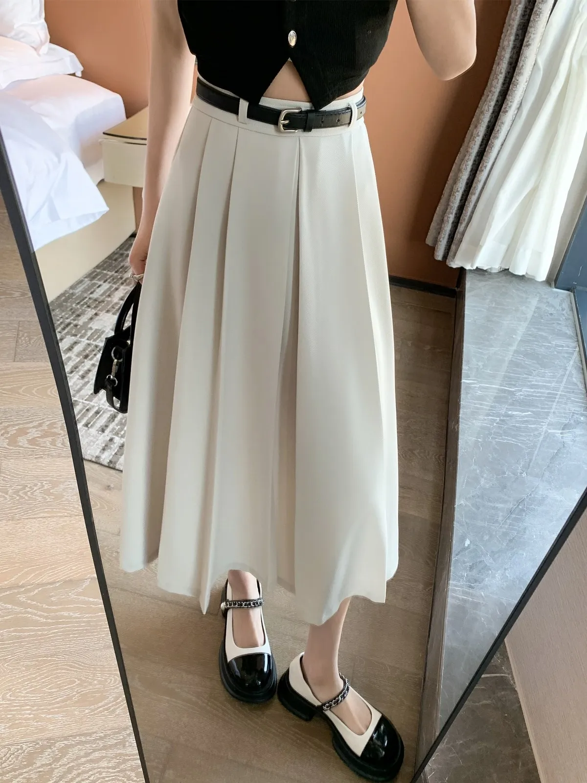ZHISILAO New High Waist Pleated Skirt Women Elegant Long A-line Skirt Spring Summer 2024
ZHISILAO New High Waist Pleated Skirt Women Elegant Long A-line Skirt Spring Summer 2024