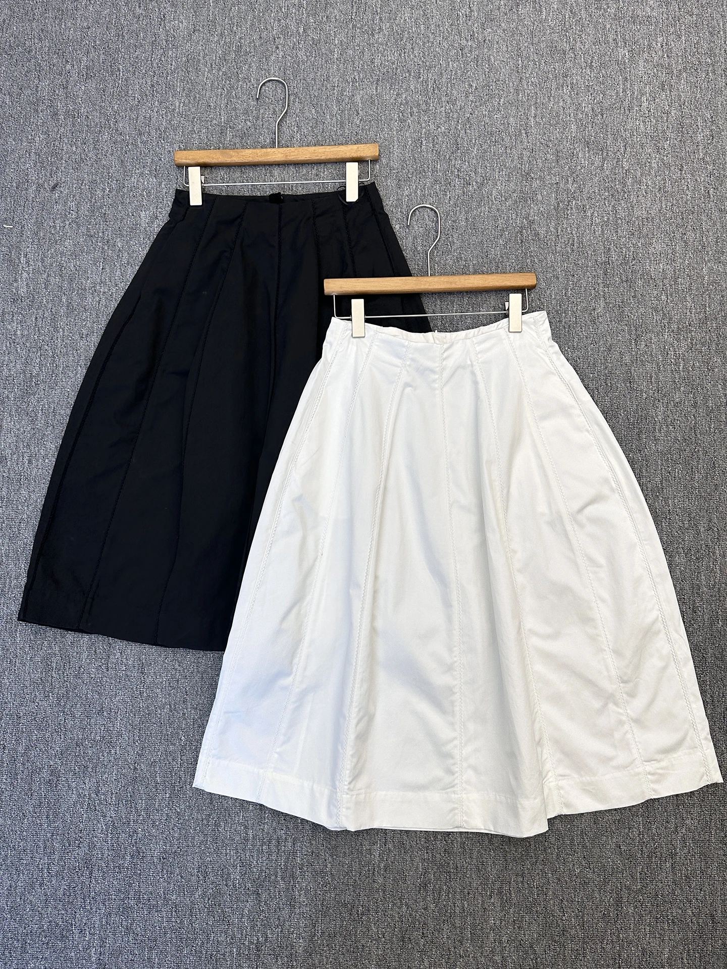 Fashion High Waist Pleated A-Line Midi Skirt Women's Casual Fluffy Skirt Breathable Skin-Friendly Spring New Arrival
Fashion High Waist Pleated A-Line Midi Skirt Women's Casual Fluffy Skirt Breathable Skin-Friendly Spring New Arrival
