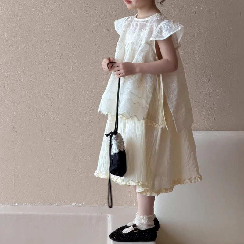 Girls Lace Trim Ruffle Dress Cute Floral Print Breathable Soft Cotton Casual Loose Fit Sleeveless Outfit for Kids Comfortable
Girls Lace Trim Ruffle Dress Cute Floral Print Breathable Soft Cotton Casual Loose Fit Sleeveless Outfit for Kids Comfortable