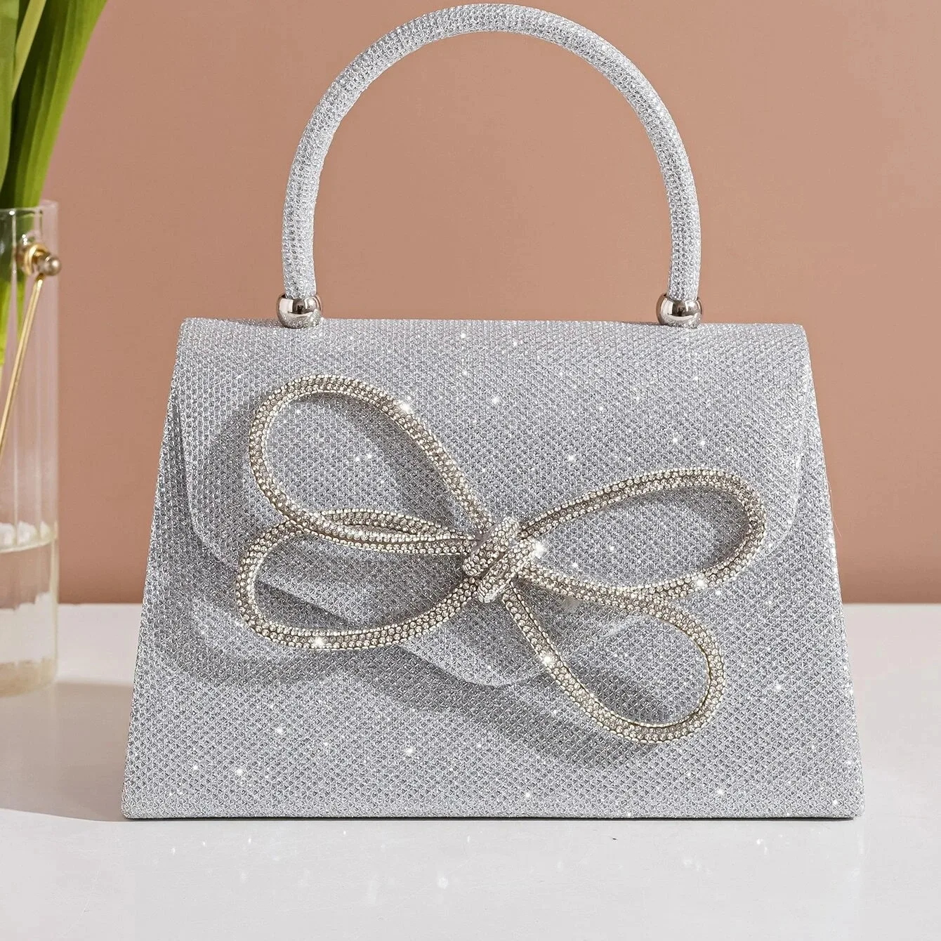 Cross border popular women's bag bow handbag banquet bag new style banquet bag niche design high-end feeling
Cross border popular women's bag bow handbag banquet bag new style banquet bag niche design high-end feeling
