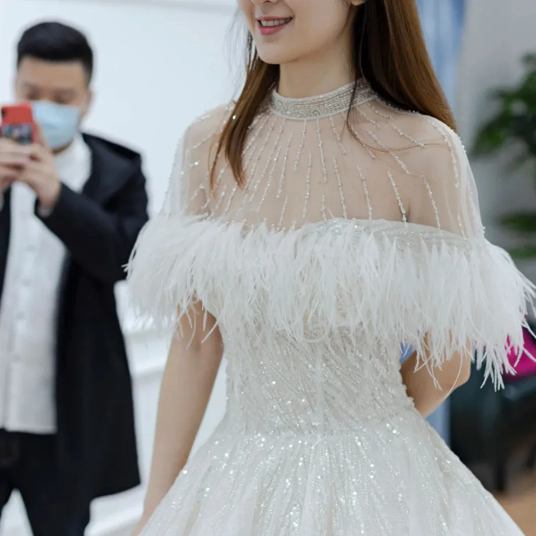 High Neck Party Wrap Wedding Dress Cape Crystal White Fur Shawl Boléro Mariage Femme Cape Voile Mariage Epaule
High Neck Party Wrap Wedding Dress Cape Crystal White Fur Shawl Boléro Mariage Femme Cape Voile Mariage Epaule