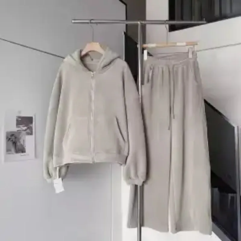 Американский серый плюшевый комплект толстовок, утолщенный двусторонний флисовый комплект с капюшоном Ogre, свободный повседневный комплект из двух предметов
Американский серый плюшевый комплект толстовок, утолщенный двусторонний флисовый комплект с капюшоном Ogre, свободный повседневный комплект из двух предметов