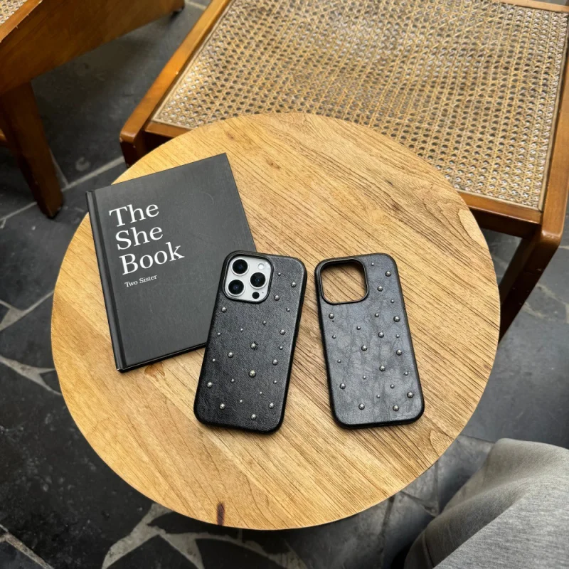 Black rivet leather iPhone case suitable for AppleiPhone17/16PROPersonalized Protective Case15/14PRO
Black rivet leather iPhone case suitable for AppleiPhone17/16PROPersonalized Protective Case15/14PRO