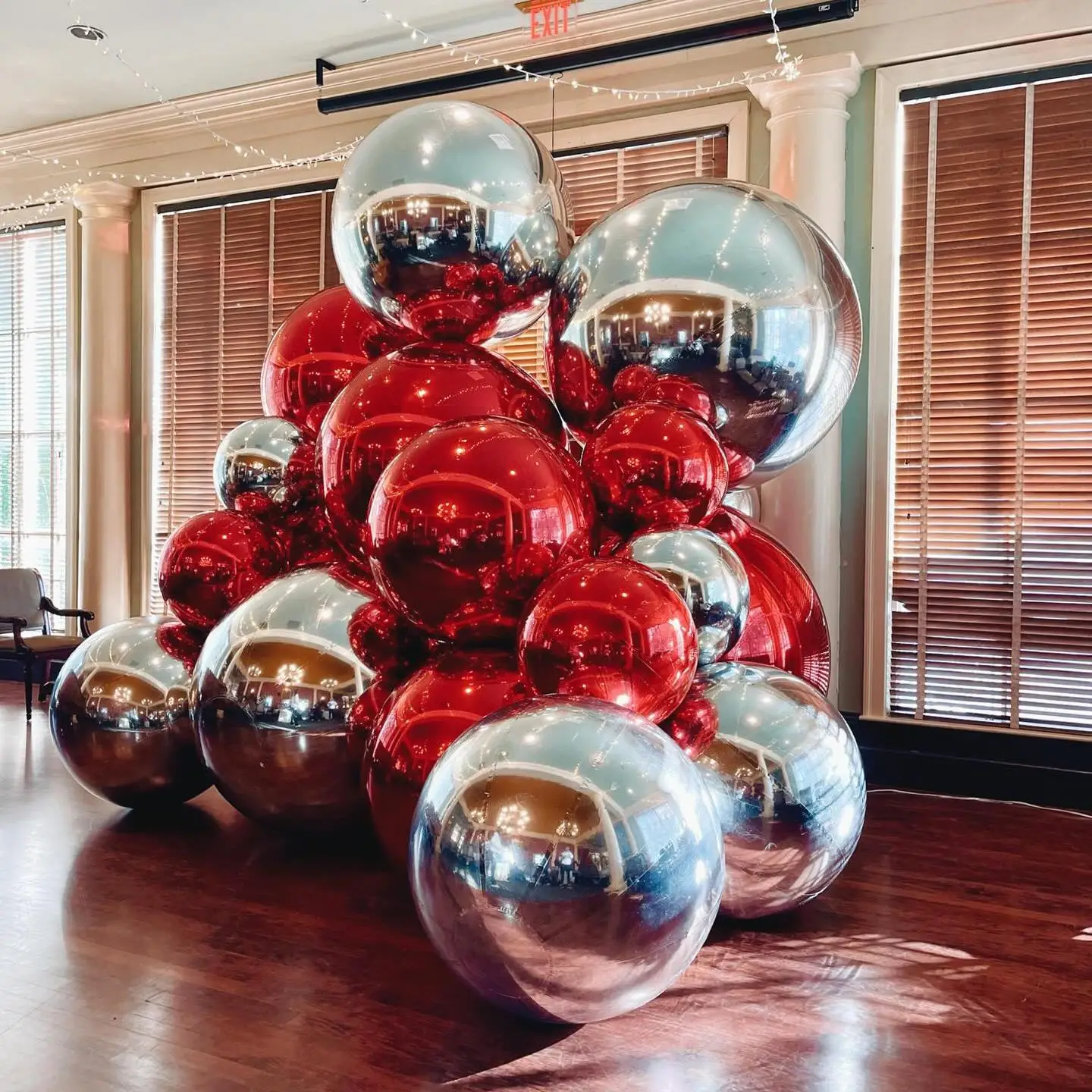 Hanging Inflatable Mirror Ball Shinny Inflatable Mirror Balloon Airtight 0.5m-3m Sealed Colorful Sphere for wedding decor
Hanging Inflatable Mirror Ball Shinny Inflatable Mirror Balloon Airtight 0.5m-3m Sealed Colorful Sphere for wedding decor