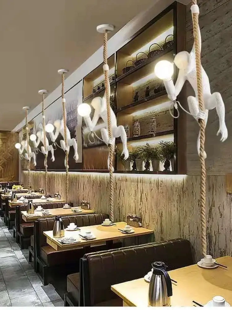 Подвесной светильник-хамелеон из смолы в ретро-стиле с веревкой из конопли, в виде обезьяны, для кофейни, гостиной, светодиодный светильник в виде ящерицы, светильники в виде животных
Подвесной светильник-хамелеон из смолы в ретро-стиле с веревкой из конопли, в виде обезьяны, для кофейни, гостиной, светодиодный светильник в виде ящерицы, светильники в виде животных