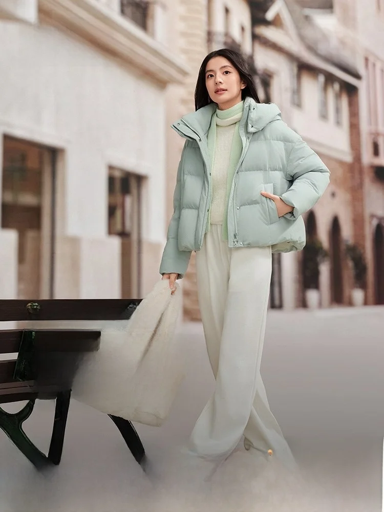 Bosideng 2025 Новая женская модная повседневная утепленная короткая пуховая куртка, теплая городская пуховая куртка для отдыха, с воротником-стойкой, на молнии
Bosideng 2025 Новая женская модная повседневная утепленная короткая пуховая куртка, теплая городская пуховая куртка для отдыха, с воротником-стойкой, на молнии