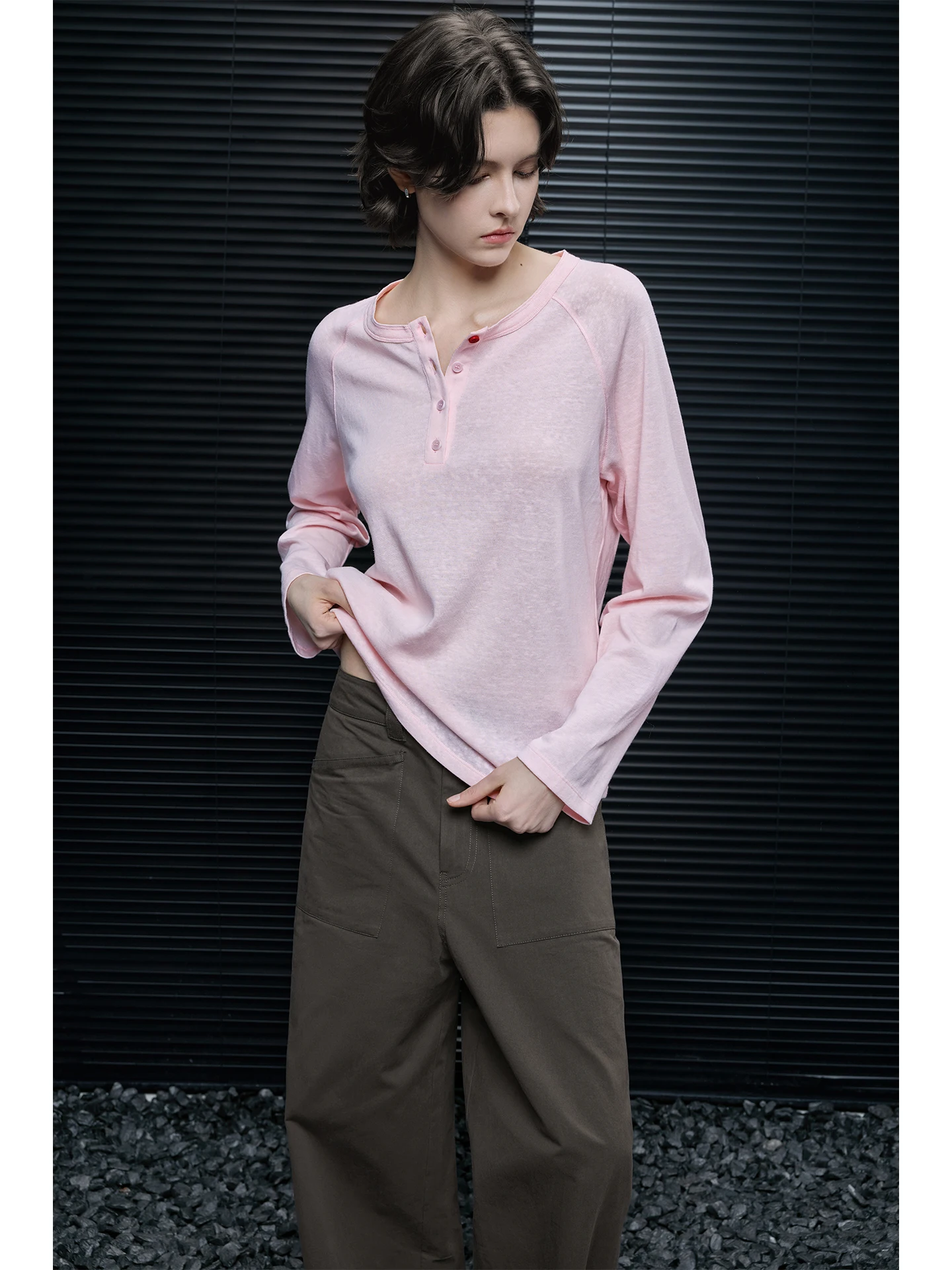 Свободная повседневная женская футболка с круглым вырезом и длинным рукавом, модная, универсальная, новая весенняя модель, уличный стиль, топ из смесового хлопка
Свободная повседневная женская футболка с круглым вырезом и длинным рукавом, модная, универсальная, новая весенняя модель, уличный стиль, топ из смесового хлопка