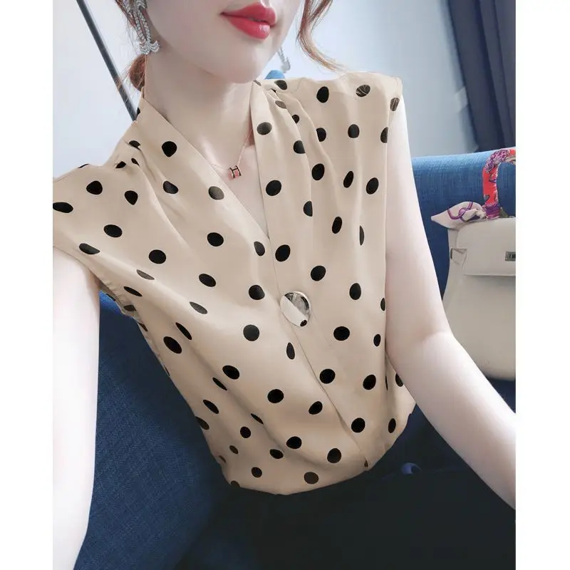 Temperament New Summer V Neck Sleeveless Blouse Y2k Fashion Elegang Polka Dot Print Chiffon Thin Women Shirts Office Lady Top
Temperament New Summer V Neck Sleeveless Blouse Y2k Fashion Elegang Polka Dot Print Chiffon Thin Women Shirts Office Lady Top