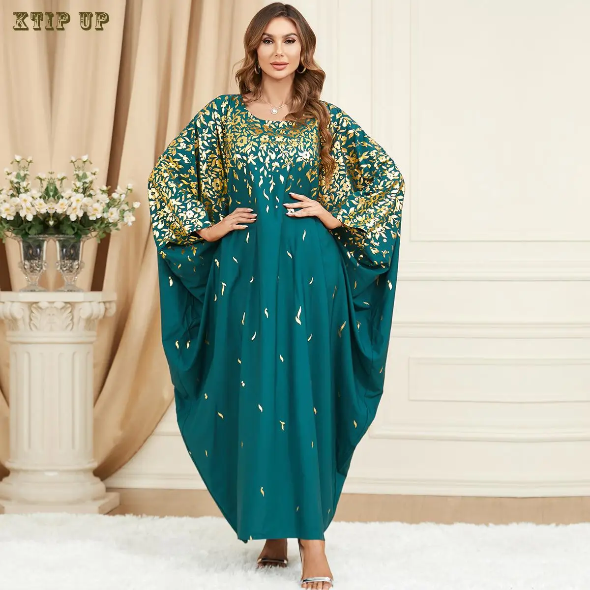 Middle East Muslim Dress for Women, Green Bat Sleeve, Loose Fit, Dubai Fashion, Large Dress, Islamic Clothing, Jilbab, Abaya
Middle East Muslim Dress for Women, Green Bat Sleeve, Loose Fit, Dubai Fashion, Large Dress, Islamic Clothing, Jilbab, Abaya