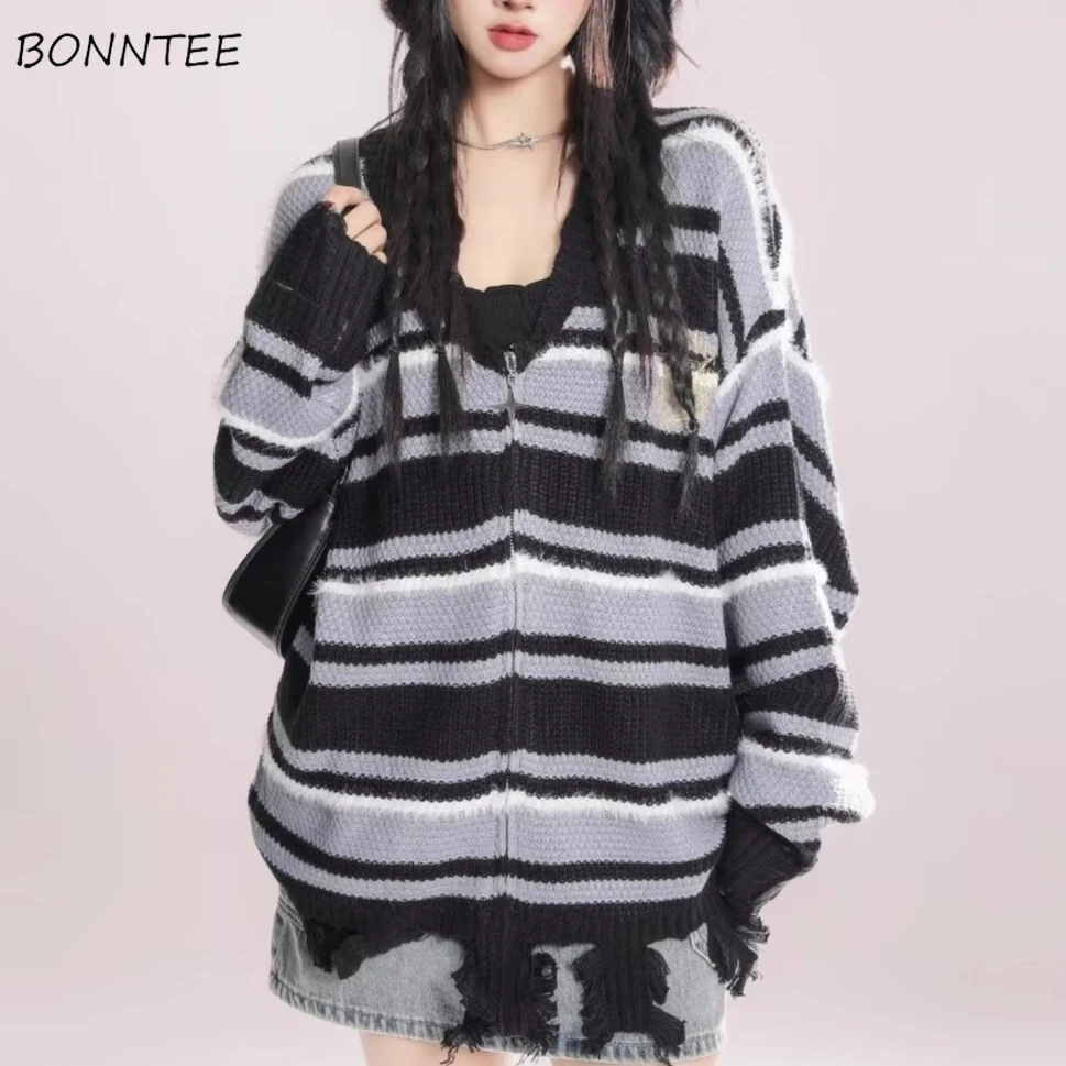 Striped Knitted Cardigan Women Vintage Autumn Tassel Loose Design V-neck Ripped Embroidery Fashion Outwear Female Zipper-up New
Striped Knitted Cardigan Women Vintage Autumn Tassel Loose Design V-neck Ripped Embroidery Fashion Outwear Female Zipper-up New
