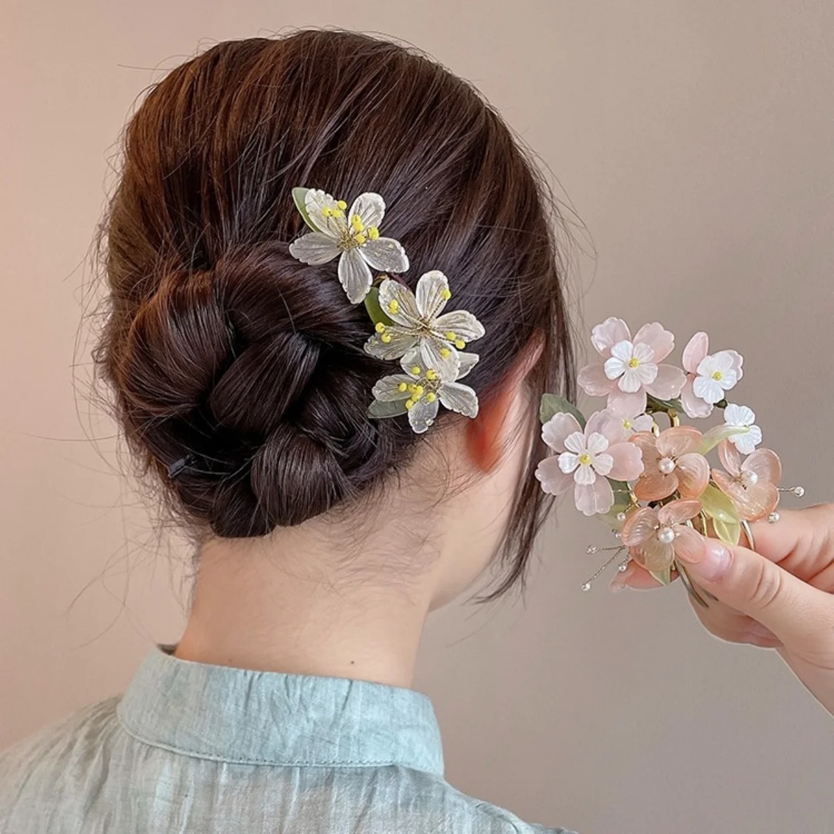Vintage Flower Hairpin Elegant Chinese Style Glass Flower Hair Comb for Women Girls Exquisite Fairy Metal Hair Accessories 1pc
Vintage Flower Hairpin Elegant Chinese Style Glass Flower Hair Comb for Women Girls Exquisite Fairy Metal Hair Accessories 1pc