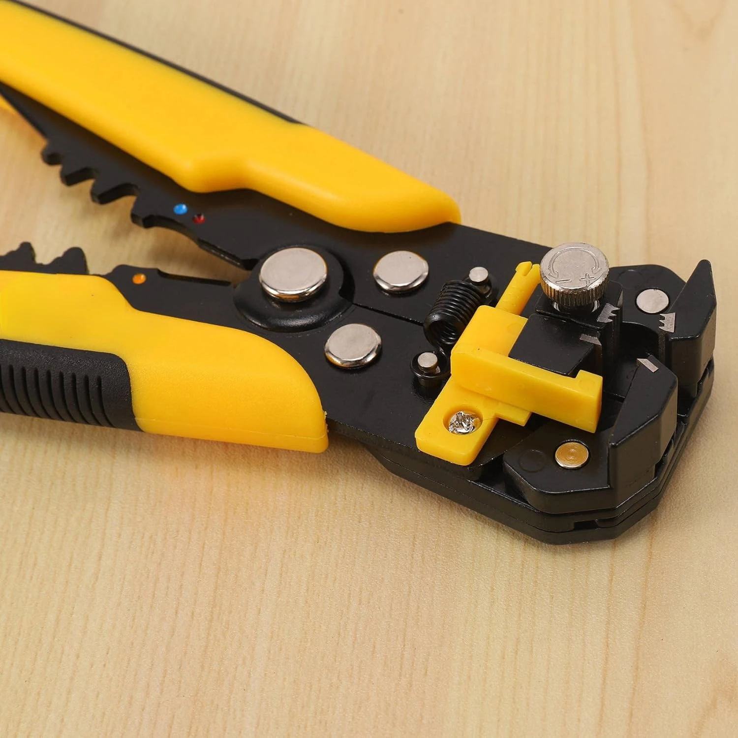 Boost your productivity with this efficient, lightweight, and easy-to-use compact crimping tool. Perfect for electricians, techn
Boost your productivity with this efficient, lightweight, and easy-to-use compact crimping tool. Perfect for electricians, techn