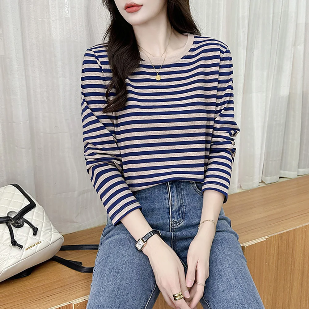 Blue striped long sleeved T-shirt for women in spring and autumn, high-end cotton fashion, plus size loose round neck casual top
Blue striped long sleeved T-shirt for women in spring and autumn, high-end cotton fashion, plus size loose round neck casual top