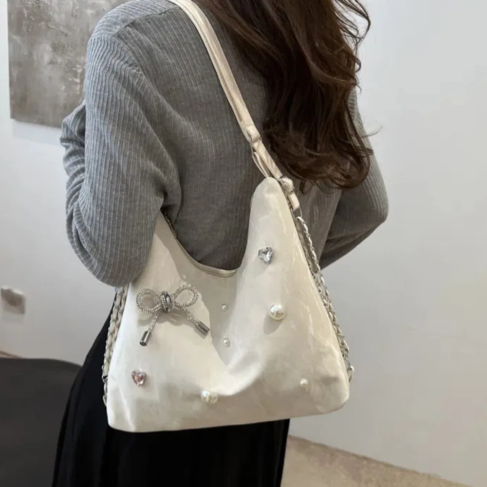 Rhinestone Decor Bow Shoulder Bag Large Capacity Korean Style Pearl Chain Handbag Solid Color Versatile PU Leather Backpack
Rhinestone Decor Bow Shoulder Bag Large Capacity Korean Style Pearl Chain Handbag Solid Color Versatile PU Leather Backpack