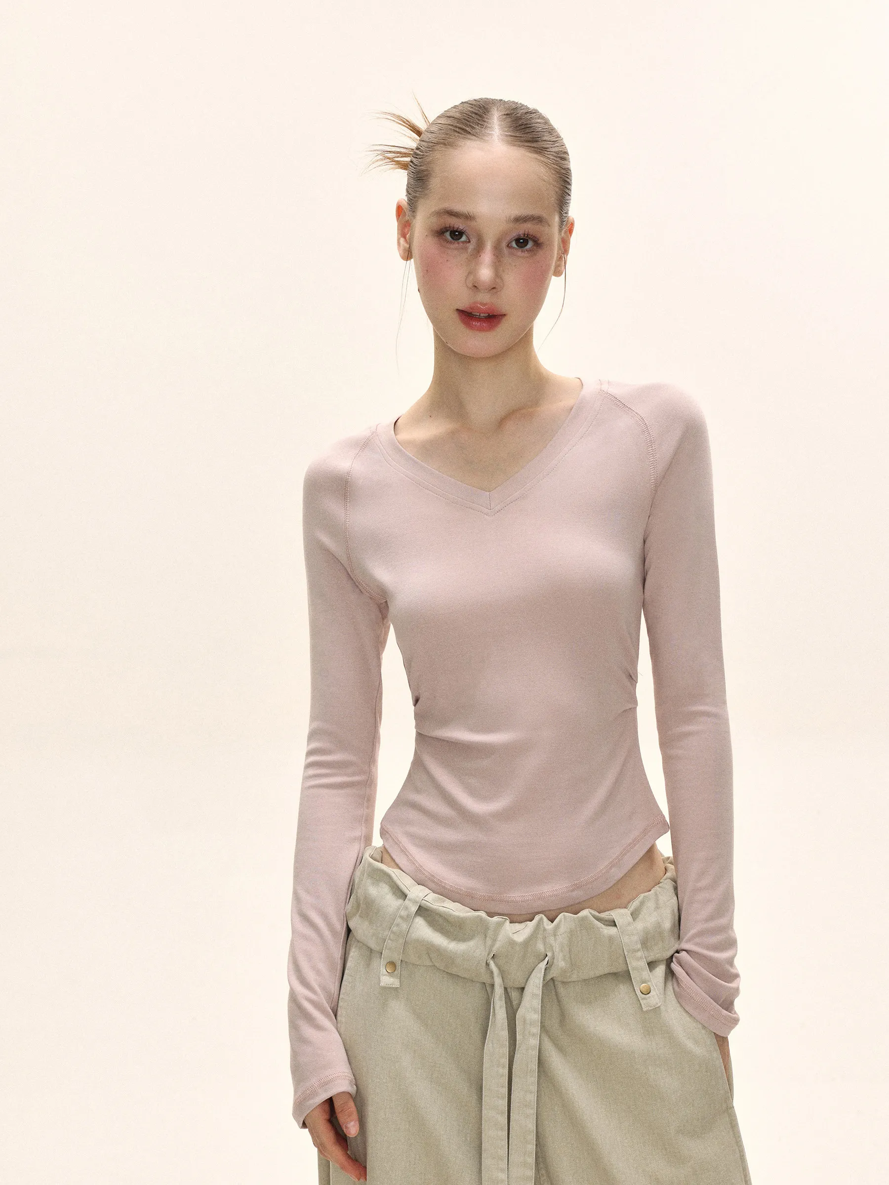 V-neck slim-fitting front-shoulder T-shirt inside, women's autumn pleated waist, Spice Girl slim solid-color bottoming top
V-neck slim-fitting front-shoulder T-shirt inside, women's autumn pleated waist, Spice Girl slim solid-color bottoming top