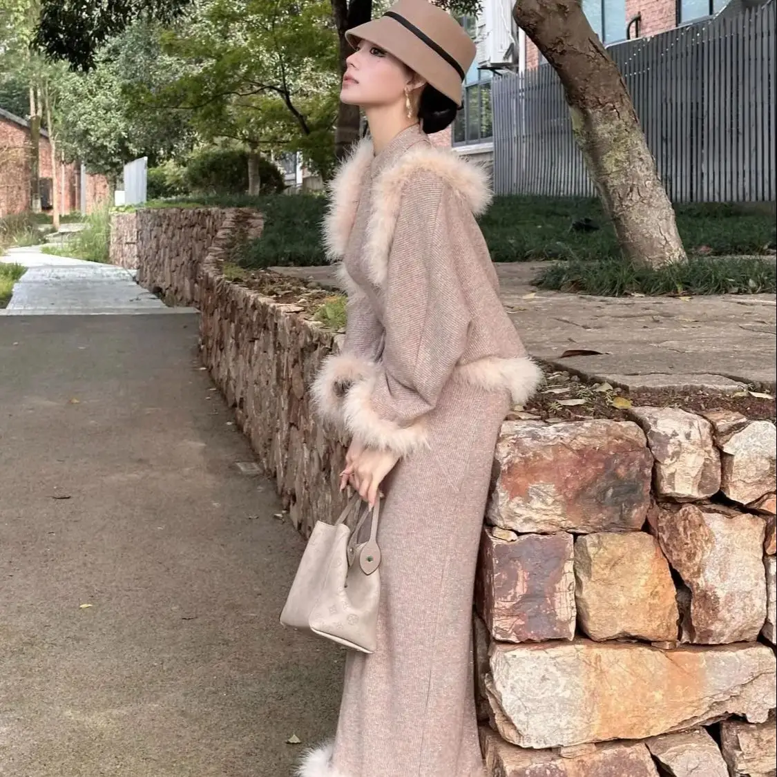 Two-Piece Small Dress Patchwork Plush Long-Sleeved Jacket Knitted Dress Women Autumn Winter High-End Chic Suit
Two-Piece Small Dress Patchwork Plush Long-Sleeved Jacket Knitted Dress Women Autumn Winter High-End Chic Suit