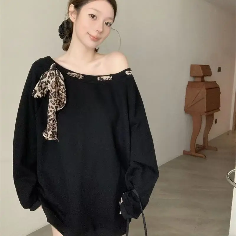 American Vintage Leopard Print Lacing Hoodies Autumn New Subculture Black Design Sense Hoodie Women's High Street Loose Sexy Top
American Vintage Leopard Print Lacing Hoodies Autumn New Subculture Black Design Sense Hoodie Women's High Street Loose Sexy Top