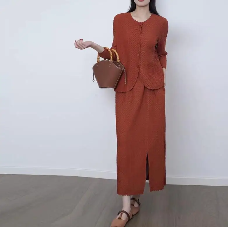 Miyake Pleated 2026 Set Women's Simple Light Work Style Jacquard Pleated Cardigan Top Pleated Half-body Skirt Two Piece Set
Miyake Pleated 2026 Set Women's Simple Light Work Style Jacquard Pleated Cardigan Top Pleated Half-body Skirt Two Piece Set