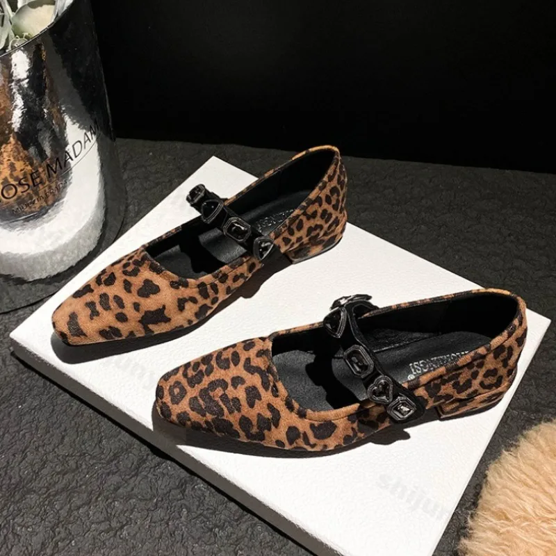 Women Mary Janes Shoes Large Size Temperament Rhinestone Strap Square Toe Leopard Print Low Heel Shoes Fahsion Versatile Pumps
Women Mary Janes Shoes Large Size Temperament Rhinestone Strap Square Toe Leopard Print Low Heel Shoes Fahsion Versatile Pumps