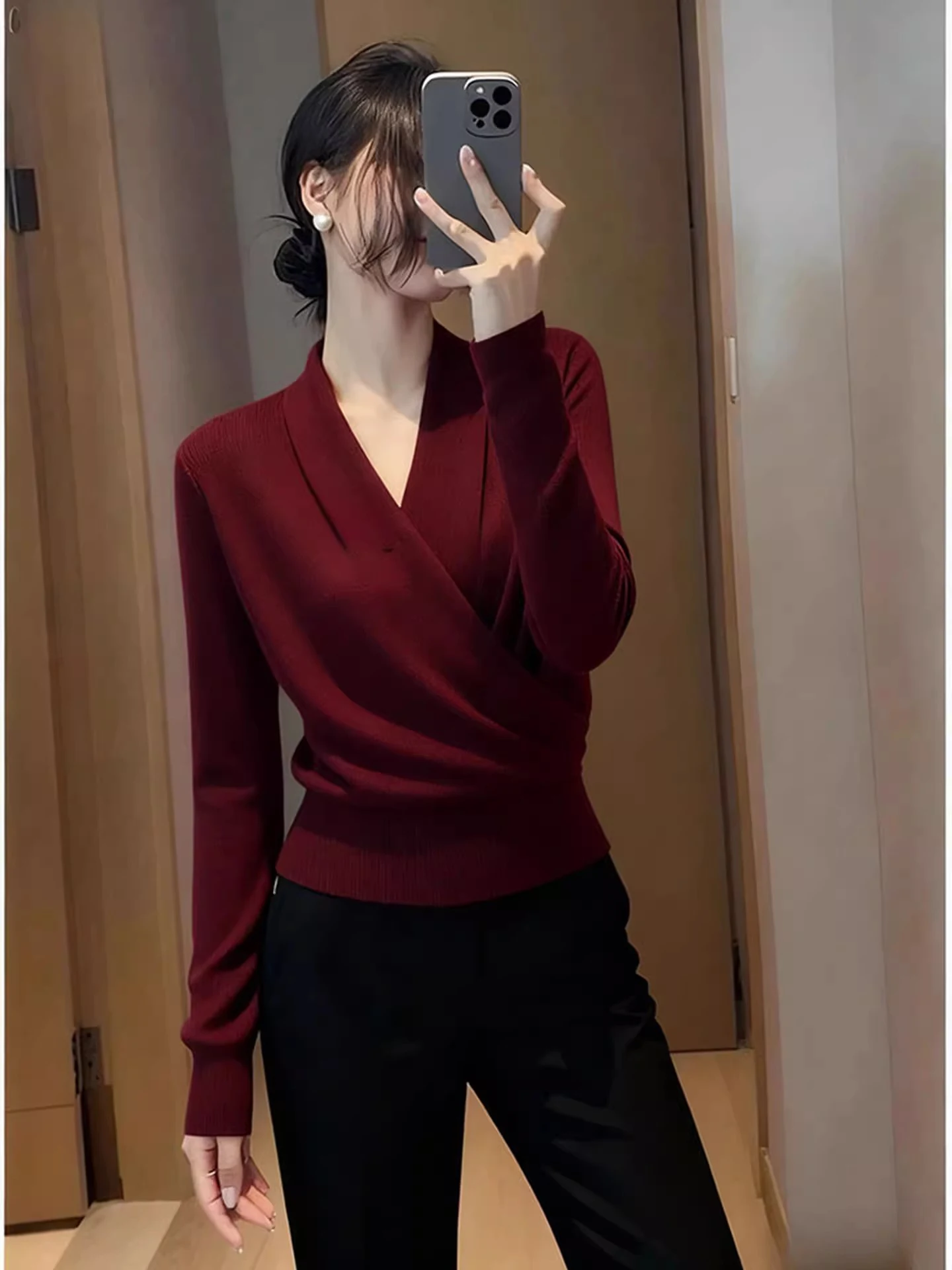Korean Style Slim Fit Knitted Sweater V Neck Short Inner Wear Top Fashionable Spring Autumn Winter Women's Clothing
Korean Style Slim Fit Knitted Sweater V Neck Short Inner Wear Top Fashionable Spring Autumn Winter Women's Clothing