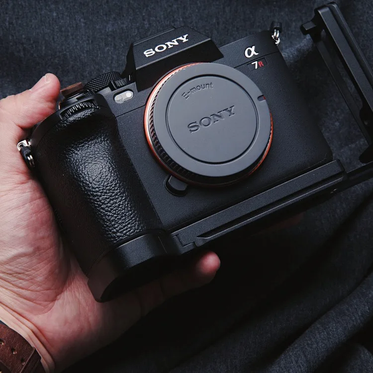 Вертикальный кронштейн для съемки для sony A7R5 A7M4 ручной L-образный кронштейн пластина быстрого крепления
Вертикальный кронштейн для съемки для sony A7R5 A7M4 ручной L-образный кронштейн пластина быстрого крепления