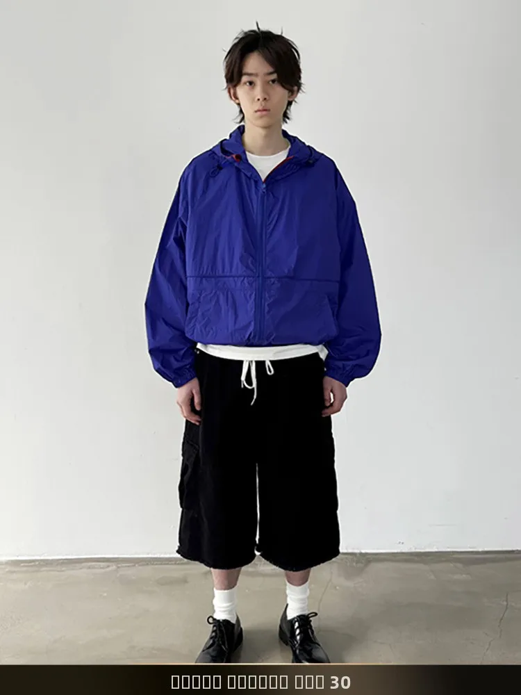 Американские ретро-брюки черного цвета с рваными краями, укороченные, мужские, летние, свободные, с множеством карманов, прямые, повседневные
Американские ретро-брюки черного цвета с рваными краями, укороченные, мужские, летние, свободные, с множеством карманов, прямые, повседневные