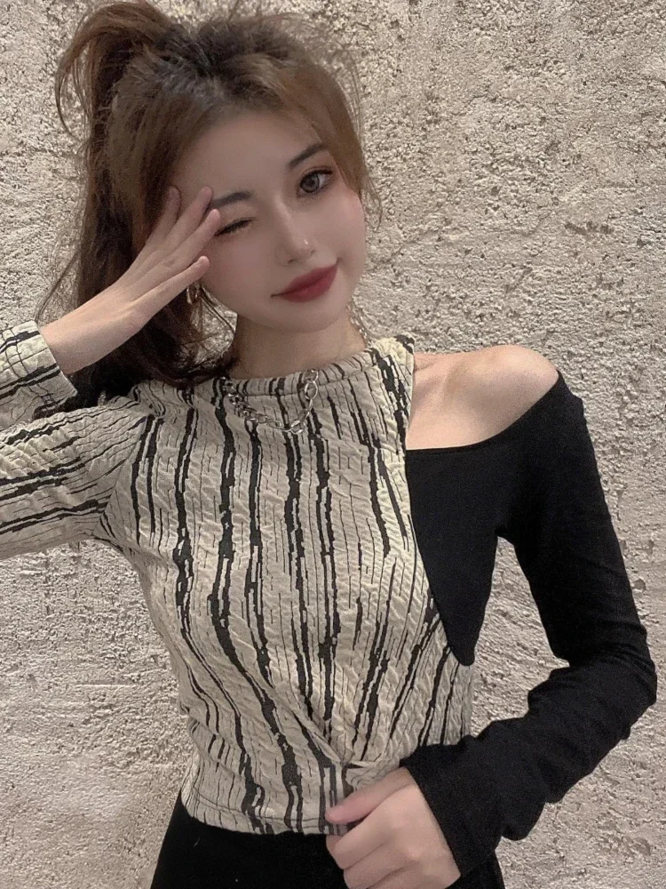 Early Autumn High-End Design Sense Slim-fit Slimming Clavicle Sexy Top Fake Two-piece Stitching Waist Casual Base Shirt
Early Autumn High-End Design Sense Slim-fit Slimming Clavicle Sexy Top Fake Two-piece Stitching Waist Casual Base Shirt